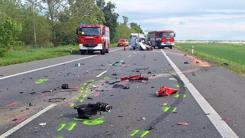 Na Brněnsku se srazila dodávka s nákladním autem. Těžce zraněný muž byl převezen do nemocnice